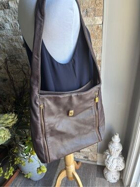 Classic Brown Leather Shoulder Bag with Gold Accents